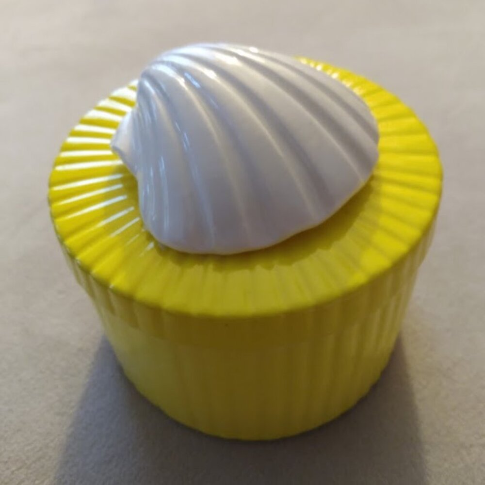 Fitz and Floyd inc.: vintage yellow & white trinket box.